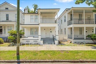 Building Photo - 613 W 39th St