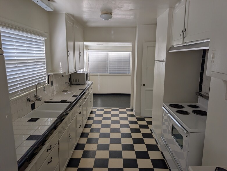 Building Photo - 1007 Pacific St