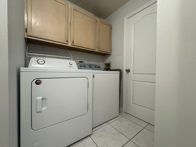 Building Photo - 2515 Live Oak Ln