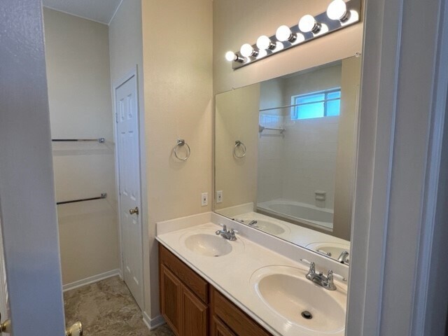 Building Photo - 2910 Blue Dawn Dr