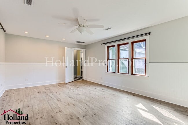 Building Photo - Charming Hillsboro Retreat: Cozy Single-Level Home with Greenhouse & Kids' Clubhouse!