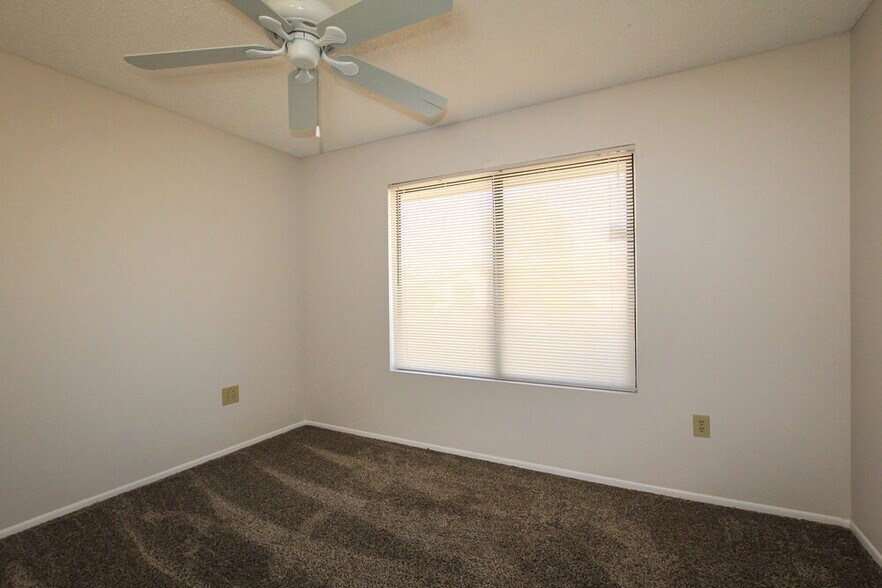 Building Photo - 17614 N 133rd Dr