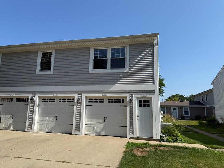 Building Photo - 241 Sunset Ct