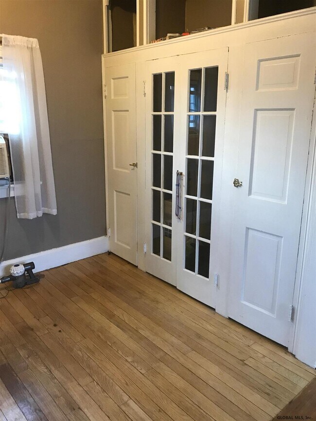 Building Photo - 487 Broadway