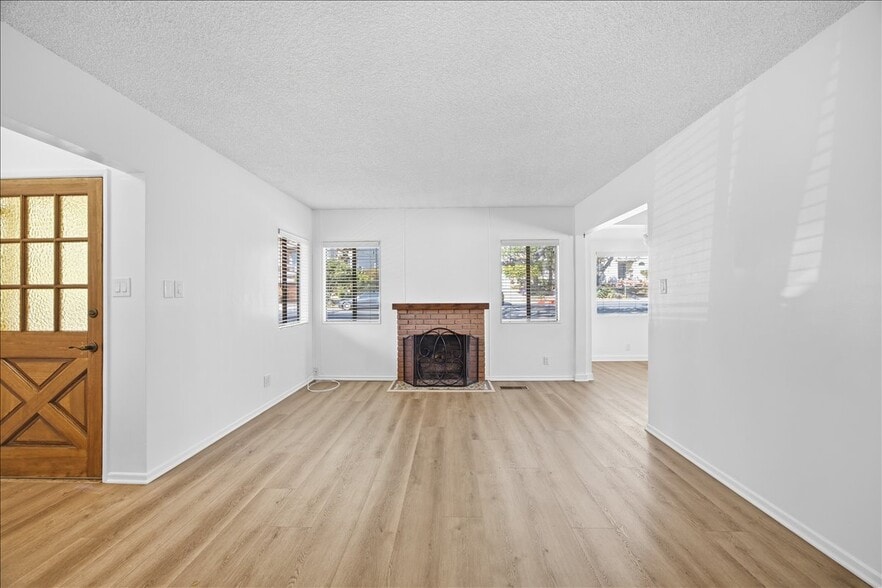 Building Photo - 819 N Maria Ave