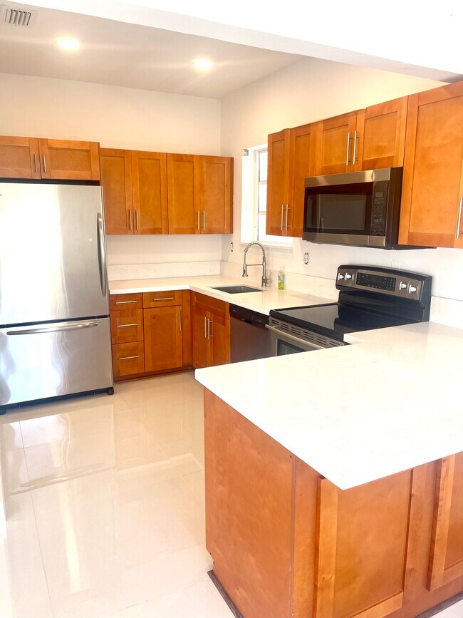 Building Photo - 1931 SW 17th Ct