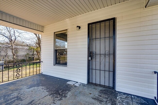 Building Photo - 2210 Milne St