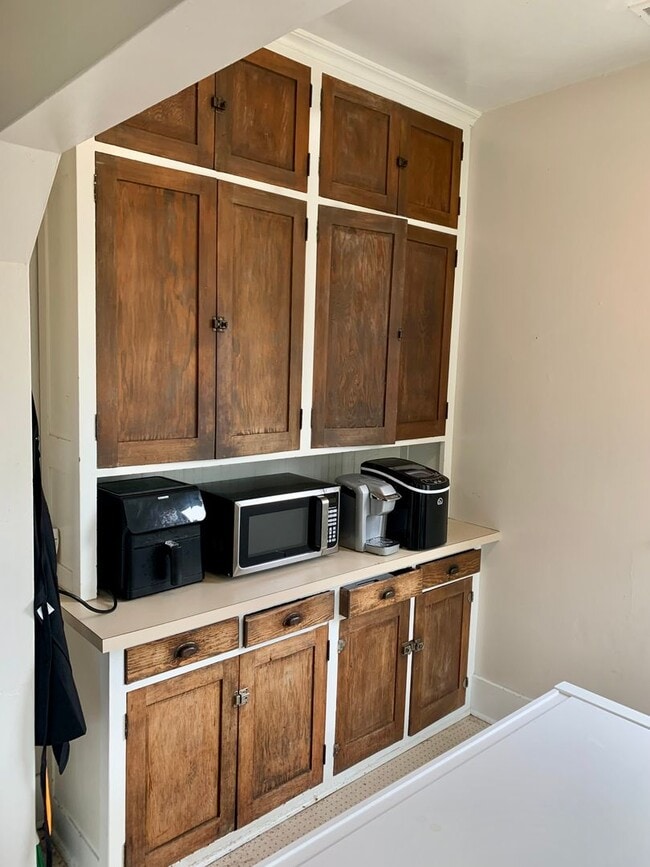 Building Photo - PRELEASE FOR AUG: 5 bdrm/2 bath near WWU and Downtown!