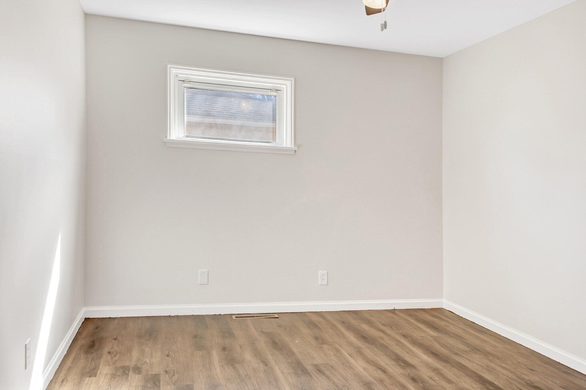 Building Photo - 4440 Turquoise Dr