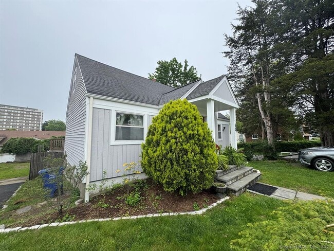 Building Photo - 165 Greenfield Dr