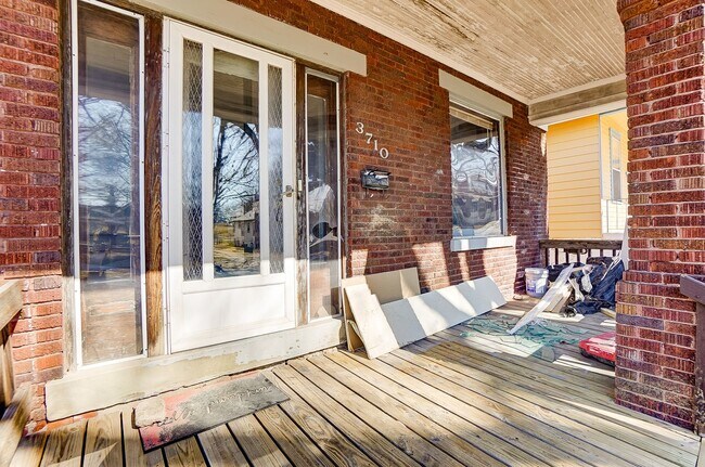 Building Photo - LEASING SPECIAL - sign a 13-month lease by 7/31/2026 and second month is free!