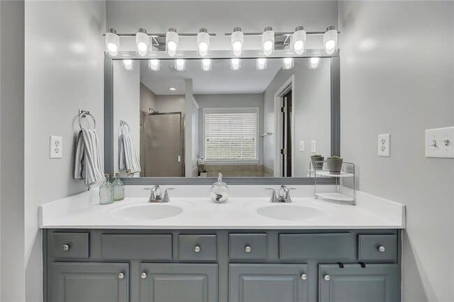 Building Photo - 254 Regent Square