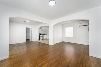 Building Photo - 826 N Oliver St