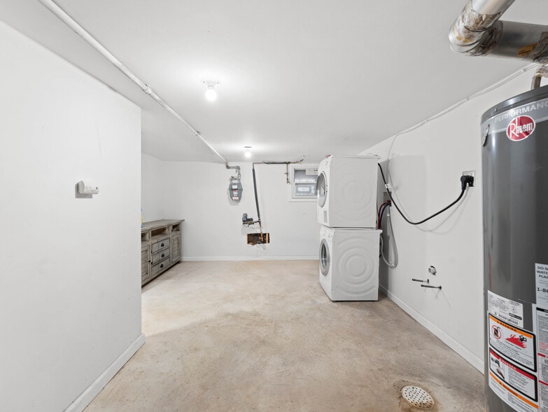 Building Photo - 2443 Nicholas St