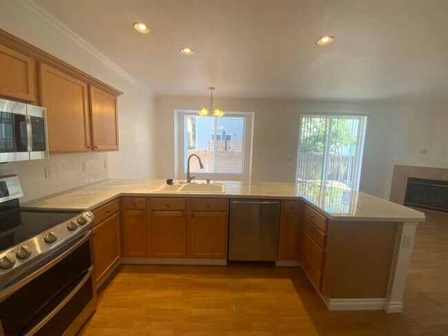 Building Photo - Newly Remodeled Puyallup Gem - Modern Comf...