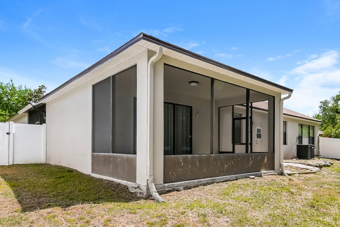 Building Photo - 10324 Kristen Park Dr