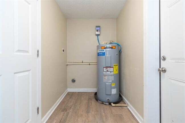 Building Photo - 4506 Grand Central Ave