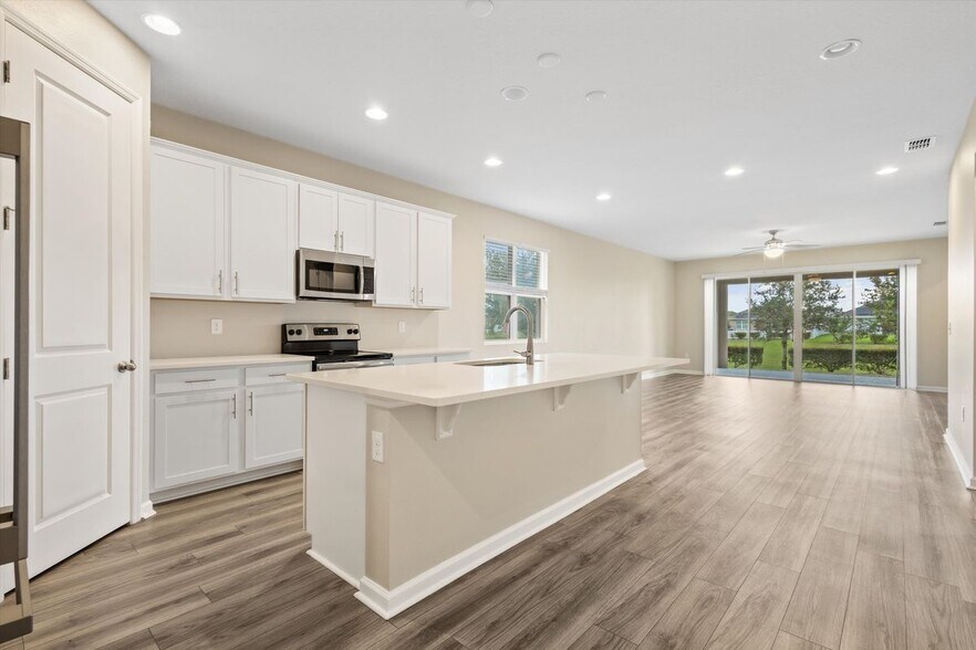 Primary Photo - 737 Meadow Pointe Dr