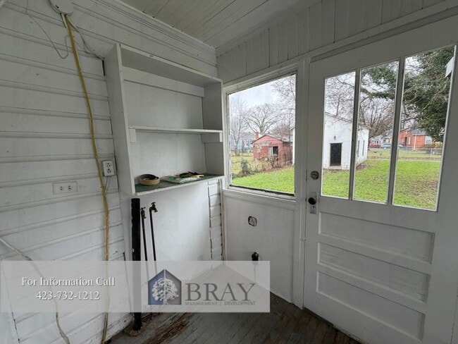 Building Photo - Charming Renovated 1935 Historic Home with Fenced Yard in Central Kingsport