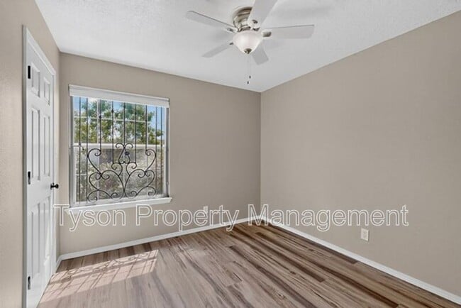 Building Photo - 1409 Stoneway Dr NW