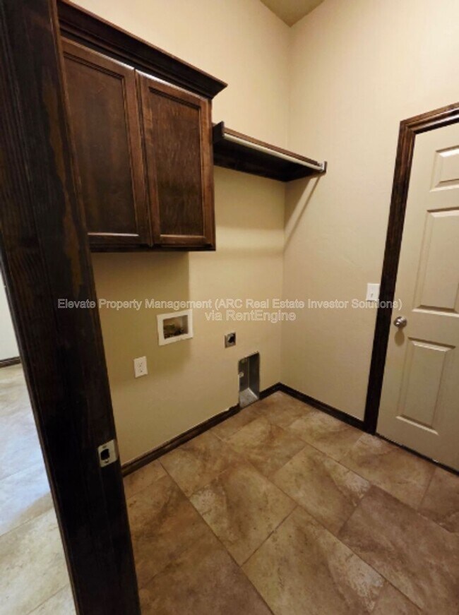 Building Photo - 2215 Kintyre Rd