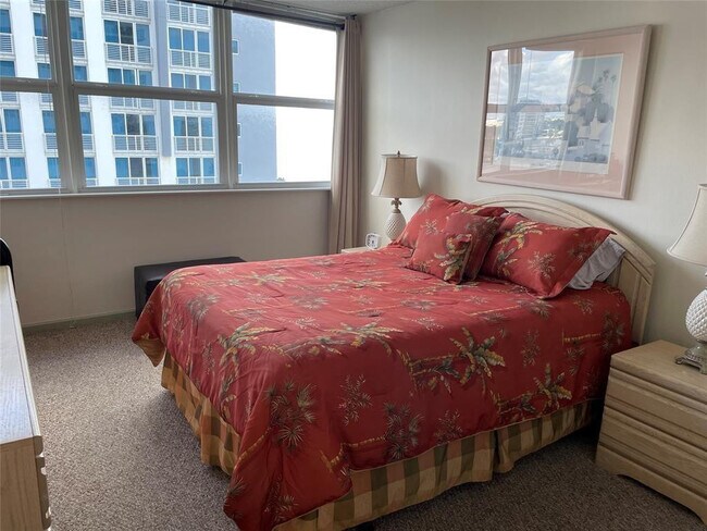 Building Photo - 209 N Fort Lauderdale Beach Blvd