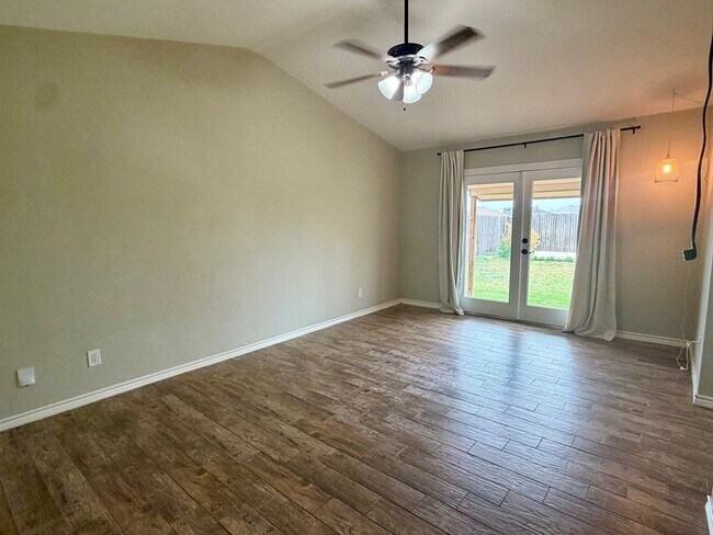 Building Photo - 8814 Holiday Dr