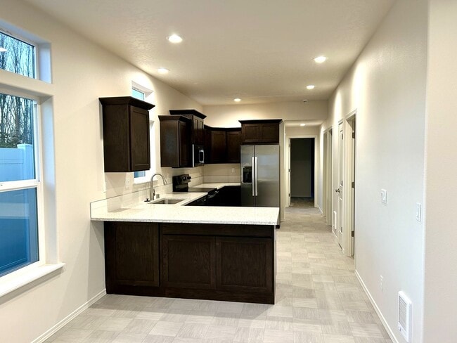 Building Photo - New Single Level 3BR Home in Southridge/Sun Ridge Community