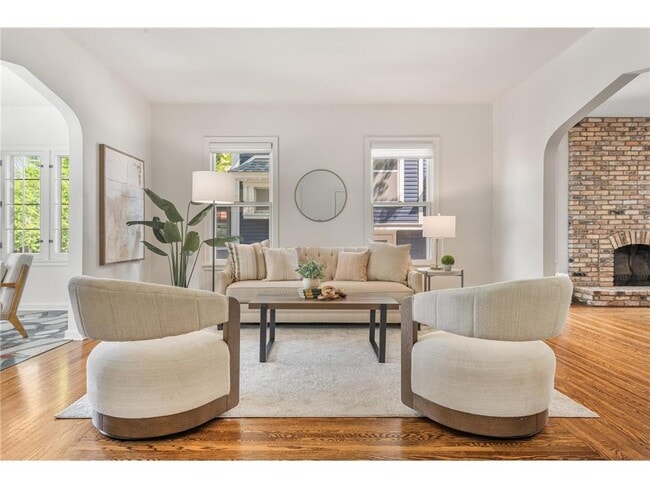 Building Photo - 1621 W 25th St