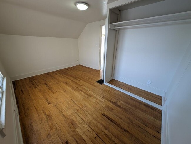 Building Photo - 323 N 4th St