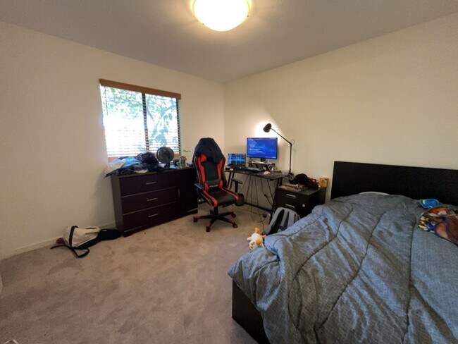 Building Photo - 3 bedroom North Davis townhome available f...