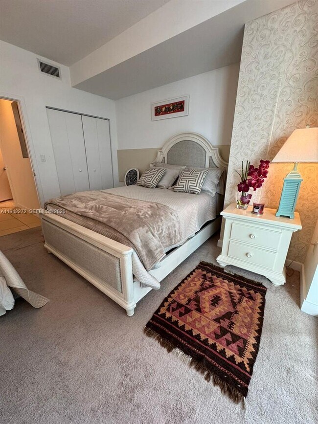 Building Photo - 1111 SW 1st Ave