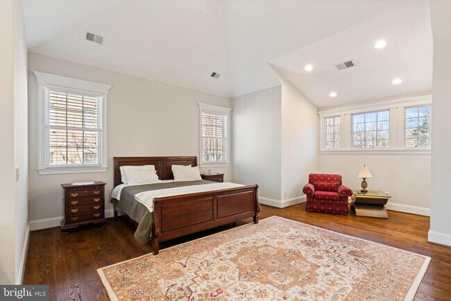 Building Photo - 1604 Colonial Ln