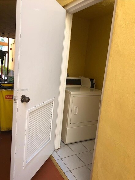 Building Photo - 8883 Fontainebleau Blvd