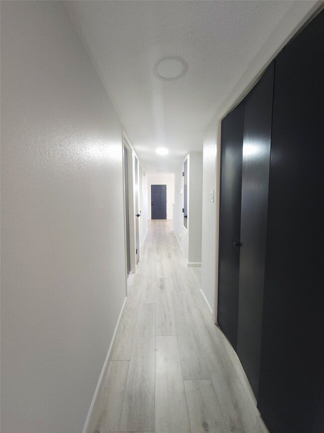 Building Photo - 12040 Mighty Oak Dr