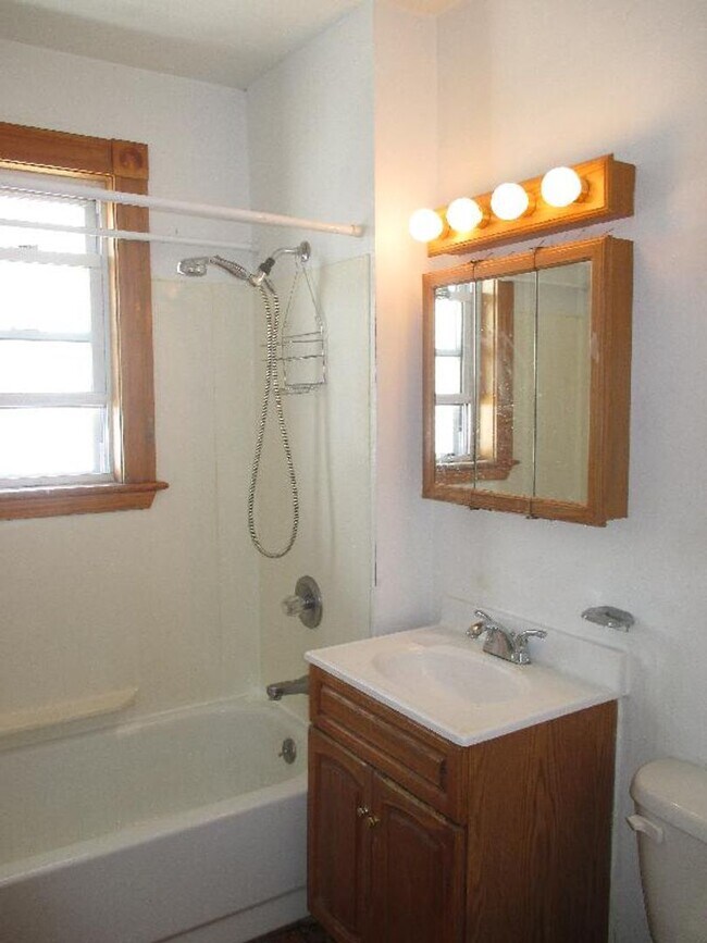 Building Photo - 47 Litchfield St