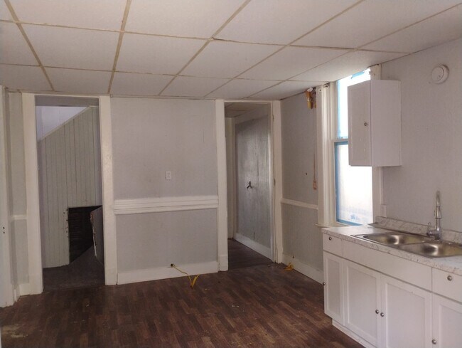 Building Photo - 2531 W Main St