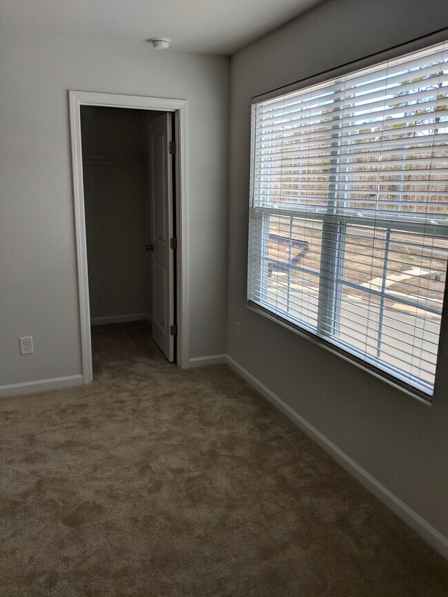 Building Photo - 1385 Southpoint Trail