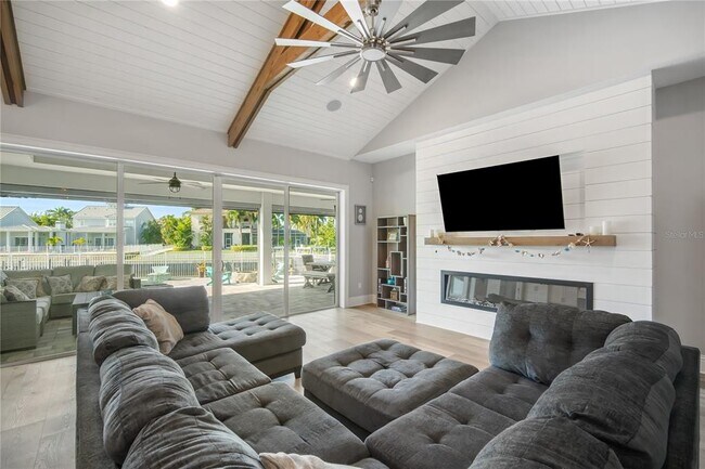 Building Photo - 718 Pinckney Dr