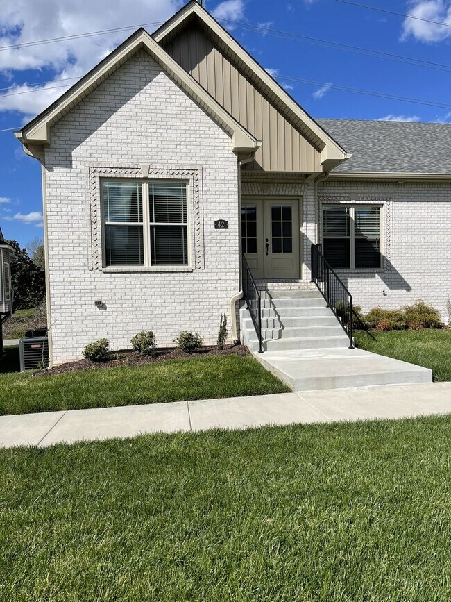 Building Photo - 456 Pond Apple Rd