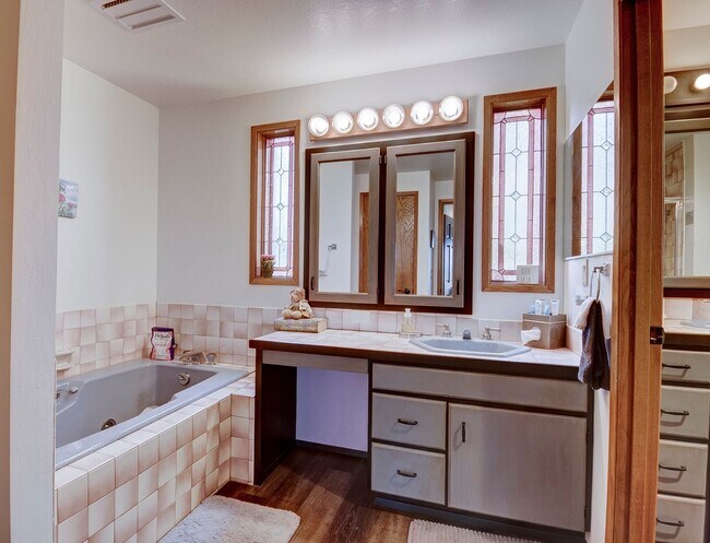 Building Photo - 3 Bedroom 2.5 bathroom spacious home with views of marina and downtown Oak Harbor