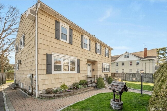 Building Photo - 570 N Barry Ave