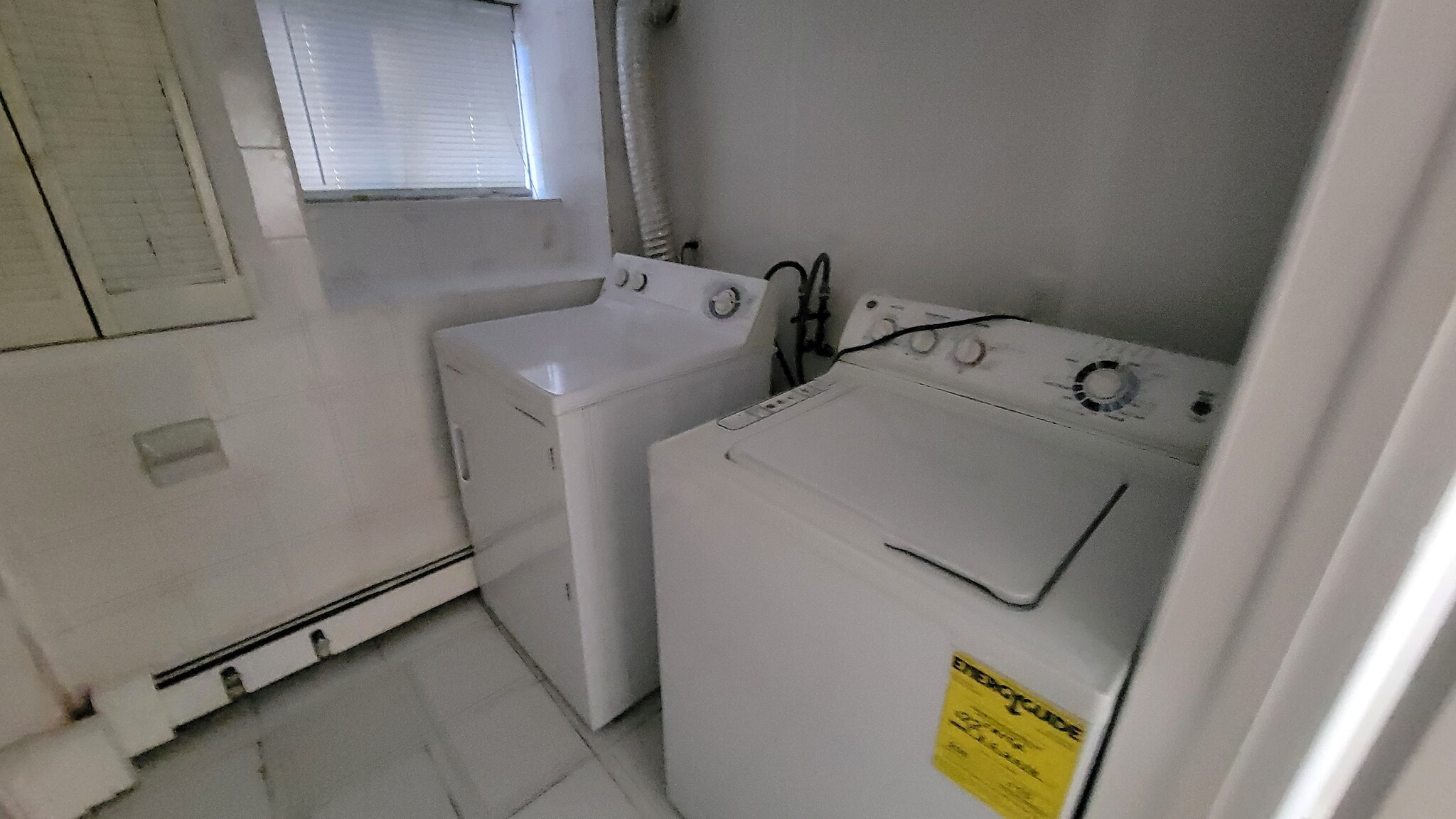 Building Photo - 768 Florence Pl