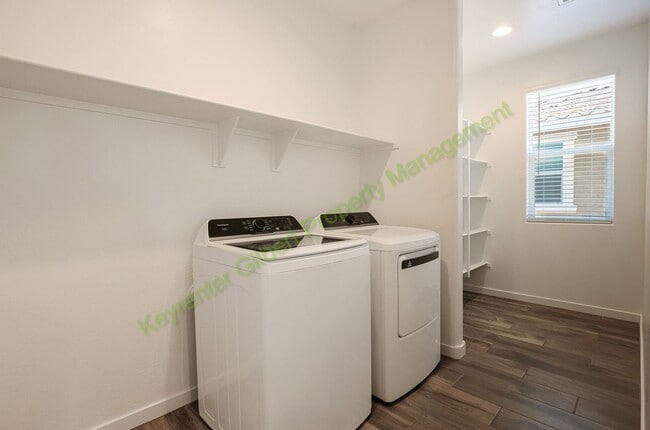 Building Photo - Pet Friendly 5 bed/3 bath in the Hawes Crossing Community of East Mesa