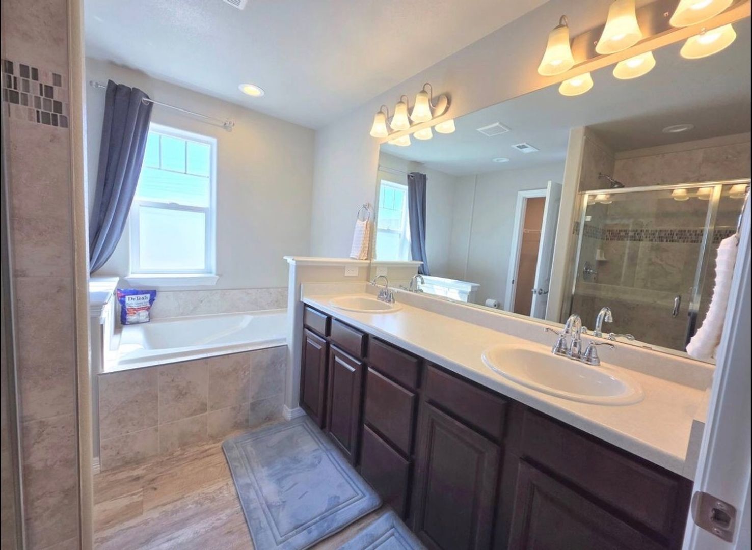 Building Photo - 6784 Skuna Dr