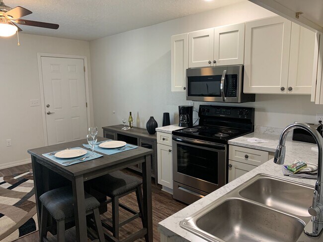 Building Photo - NEW LUXURY ONE BEDROOM APARTMENT FULLY FUR...