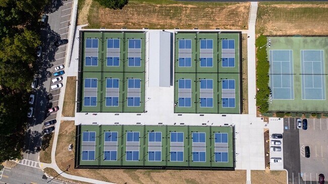 Building Photo - 541 N White St