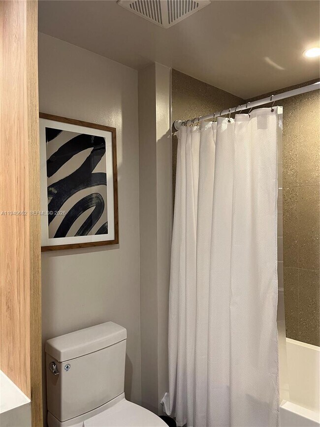 Building Photo - 11 NE 6th St