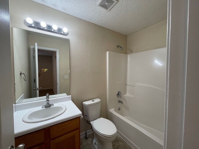 Building Photo - BRIDGEWATER HOME! PRE-LEASING FOR AUGUST 2026!