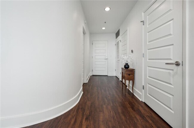 Building Photo - 1080 Peachtree St NE